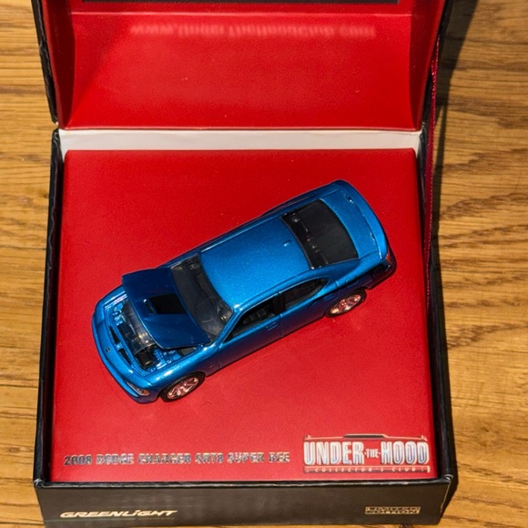 greenlight Other - Under The Hood Collectors Club  2008 Dodge Charger Super been Diecast Car